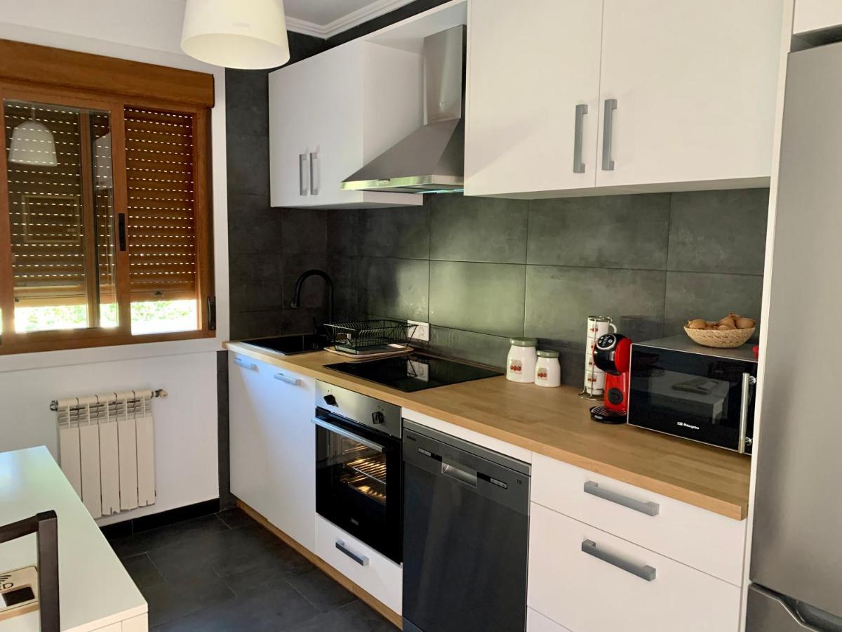 شقة A Casa Vermella Con Jardin A 10 Minutos De Santiago De Compostela Ortono المظهر الخارجي الصورة